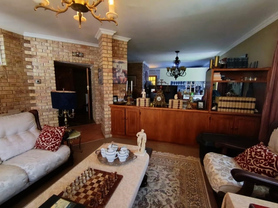 7 Bedroom Property for Sale in Langenhovenpark Free State